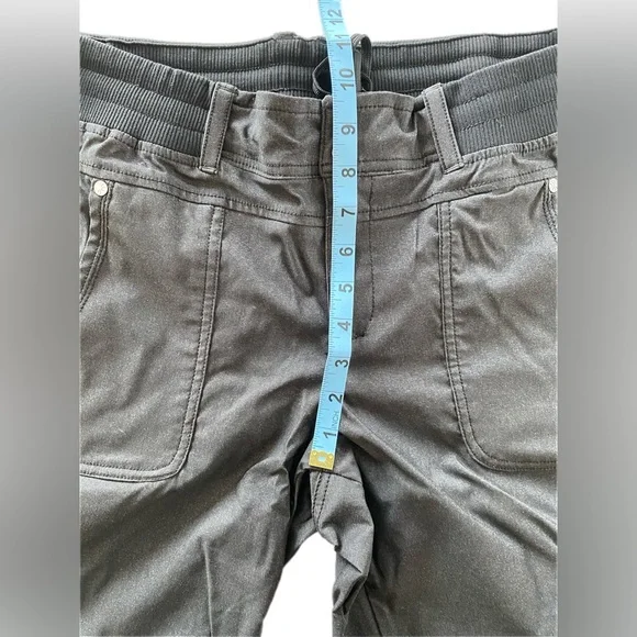Athleta women’s cargo style pants  size 12 EUC - Picture 9 of 13